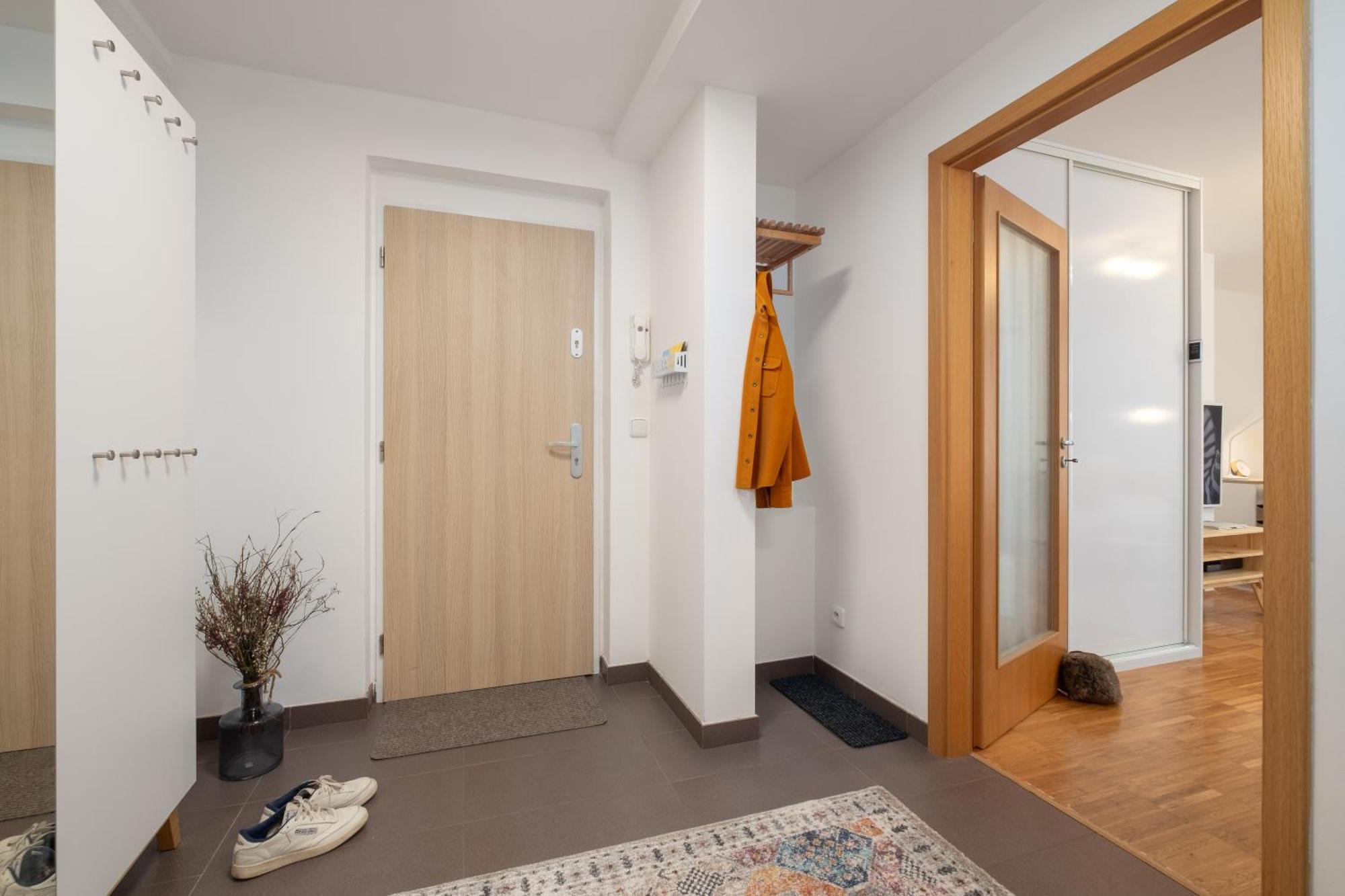 Daire Days - Skandi With Workspace - Hip Area *